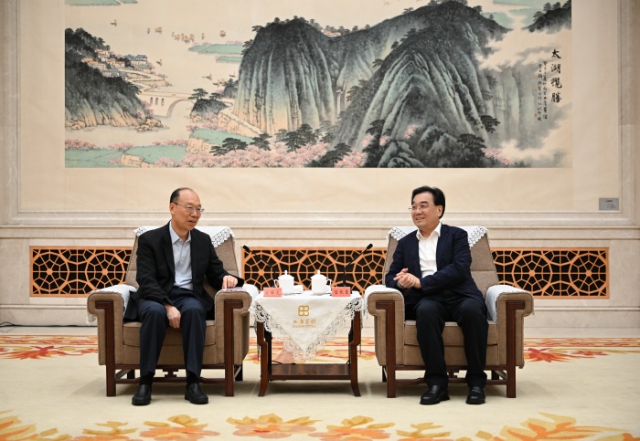 中國信保宋曙光董事長拜訪江蘇省委書記信長星并舉行會談